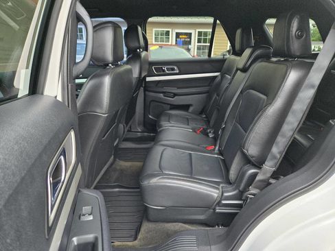 Used 2017 Ford Explorer XLT w/ Equipment Group 202A FWD image 38