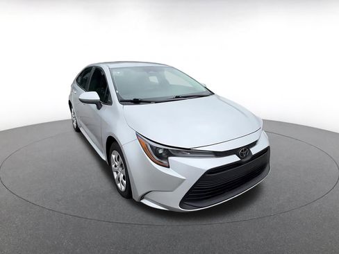 Used 2025 Toyota Corolla LE FWD image 3