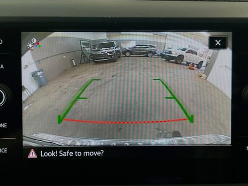 Used 2022 Volkswagen Taos SE image 9