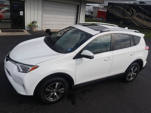 Used 2017 Toyota RAV4 XLE AWD/4WD image 26
