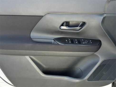 Certified 2025 Nissan Kicks S image 14