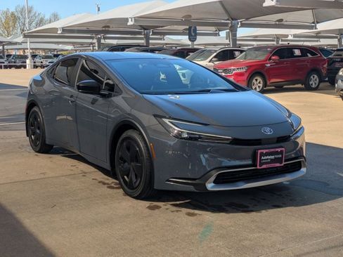Used 2026 Toyota Prius Plug-In Hybrid image 3