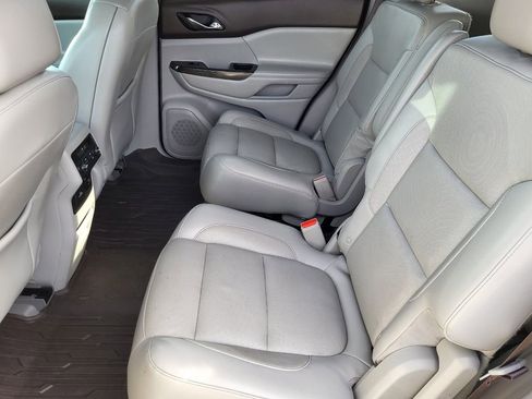 Used 2017 GMC Acadia SLT image 16