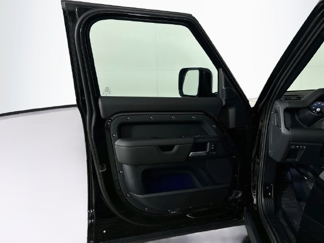 New 2026 Land Rover Defender 110 X-Dynamic SE AWD/4WD image 11