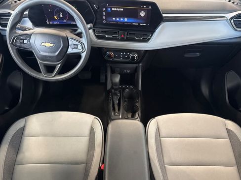Used 2025 Chevrolet TrailBlazer LT AWD/4WD image 3