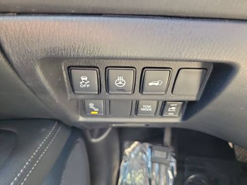 Used 2020 Nissan Pathfinder SL FWD image 23