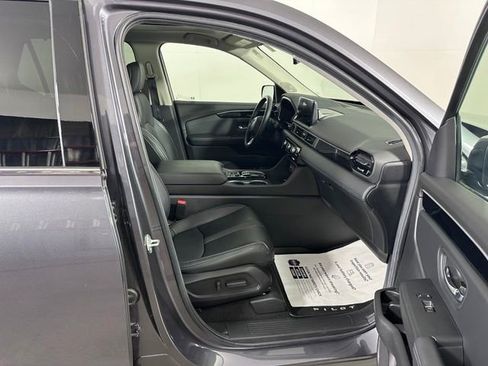 Used 2025 Honda Pilot Touring image 10