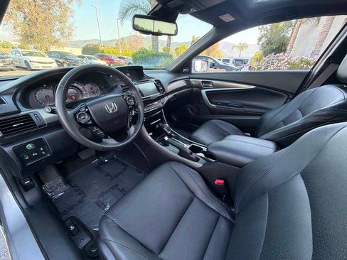 Used 2017 Honda Accord Touring image 6