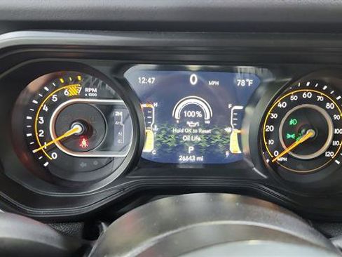 Used 2025 Jeep Wrangler Unlimited Sahara AWD/4WD image 19