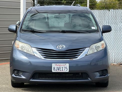 Used 2015 Toyota Sienna LE FWD image 8