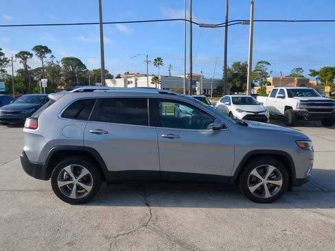 Used 2020 Jeep Cherokee Limited image 3