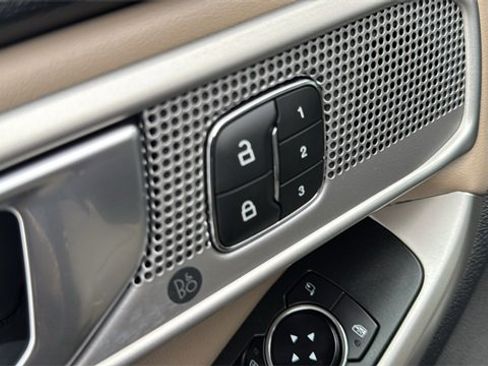 Certified 2023 Ford Explorer Limited w/ Hybrid Equipment Group 310A image 10