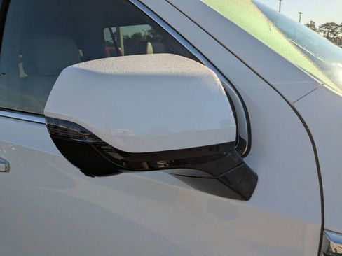 Used 2025 GMC Yukon Elevation image 12