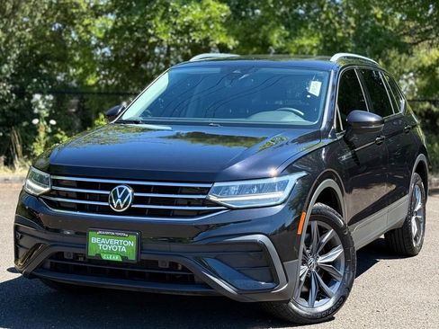 Used 2022 Volkswagen Tiguan SE AWD/4WD image 1