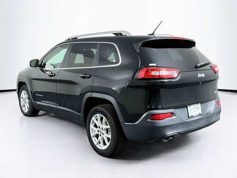 Used 2018 Jeep Cherokee Latitude FWD image 5