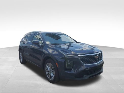 Used 2024 Cadillac XT4 Premium Luxury FWD image 3