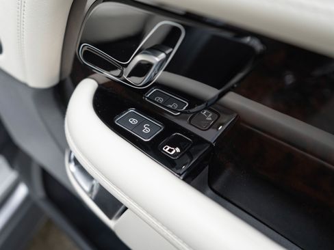 Used 2020 Land Rover Range Rover HSE image 31