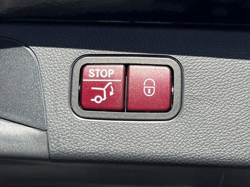 Used 2016 Mercedes-Benz GLC 300 4MATIC image 25