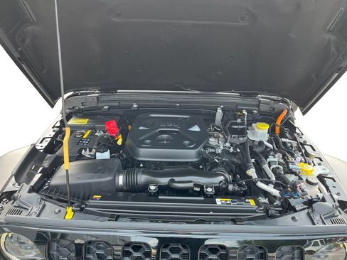 Used 2023 Jeep Wrangler Unlimited w/ Sun & Screen Package AWD/4WD image 32