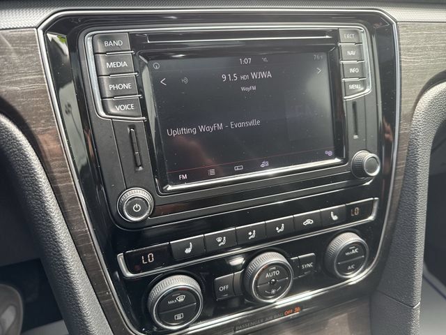 Used 2017 Volkswagen Passat 1.8T SE FWD image 25