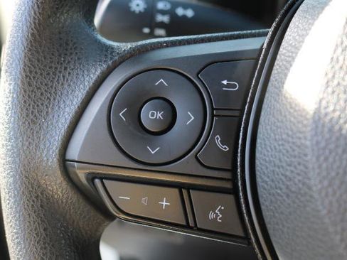 Used 2021 Toyota RAV4 LE image 12