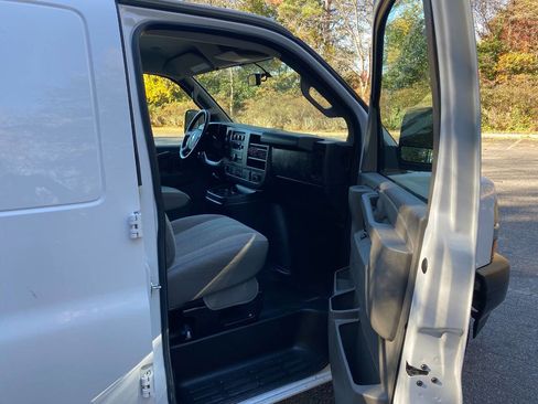 Used 2020 Chevrolet Express 2500 w/ Driver Convenience Package image 30