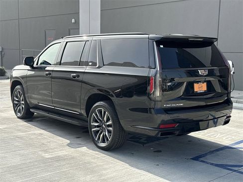 Used 2023 Cadillac Escalade ESV Sport image 5