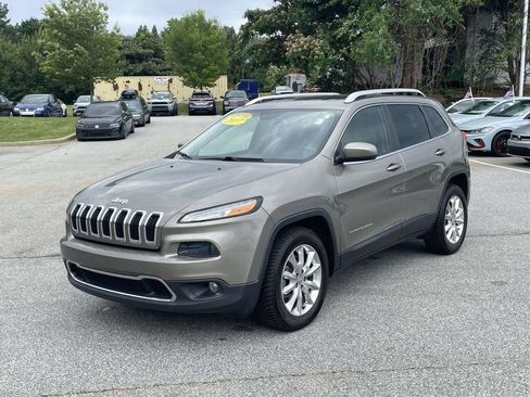 Used 2017 Jeep Cherokee Limited w/ Trailer Tow Group AWD/4WD image 3