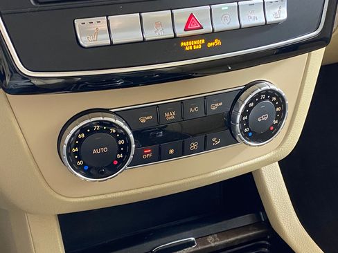 Certified 2019 Mercedes-Benz GLE 400 4MATIC image 28