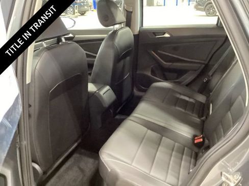 Used 2021 Volkswagen Jetta SE FWD image 12