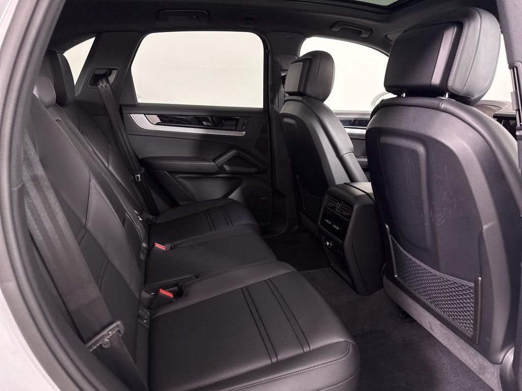 Certified 2026 Porsche Cayenne AWD/4WD image 25