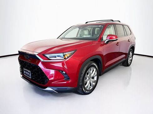 Certified 2024 Toyota Grand Highlander AWD image 3