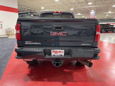 Used 2018 GMC Sierra 2500 Denali w/ Duramax Plus Package image 4