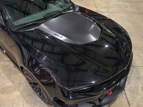 Used 2018 Chevrolet Camaro ZL1 RWD image 18