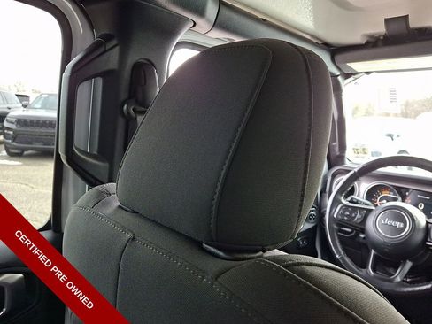 Used 2022 Jeep Gladiator Sport image 13