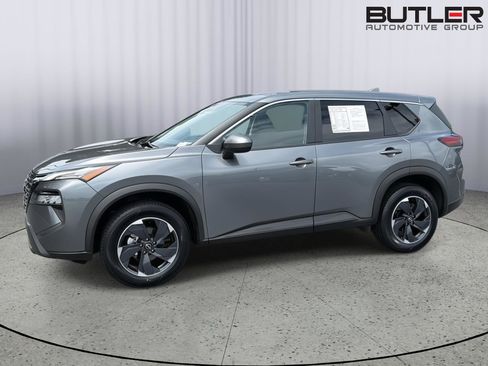 Used 2024 Nissan Rogue SV AWD/4WD image 3