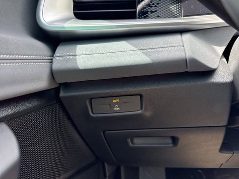 New 2026 Volkswagen Tiguan SE FWD image 30