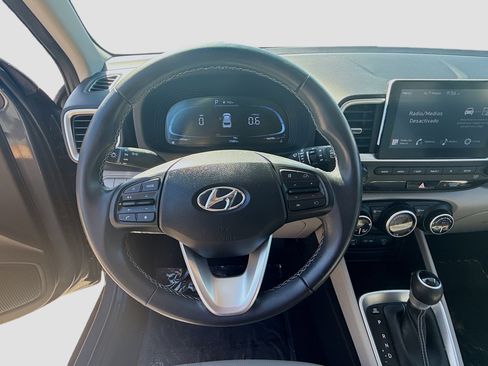 Used 2024 Hyundai Venue SEL FWD image 8