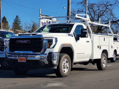 Used 2024 GMC Sierra 2500 Pro w/ Convenience Package RWD image 9
