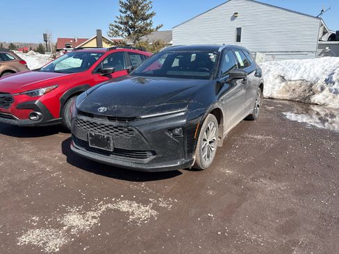 Used 2025 Toyota Crown Signia image 2