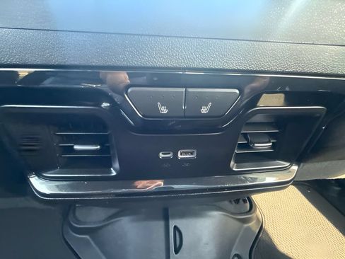 Used 2023 GMC Sierra 1500 AT4 w/ AT4 Premium Package AWD/4WD image 12