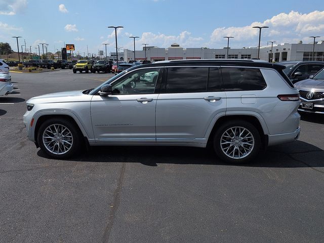 Used 2023 Jeep Grand Cherokee L Summit w/ Advanced Protech Group IV AWD/4WD image 4