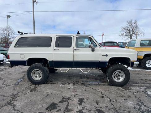 Used 1988 Chevrolet Suburban 2500 image 5