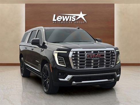Used 2025 GMC Yukon XL Denali w/ Denali Reserve Package image 6