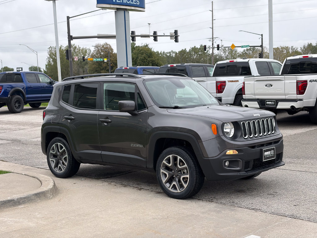 Used 2018 Jeep Renegade Latitude w/ Cold Weather Group AWD/4WD image 7