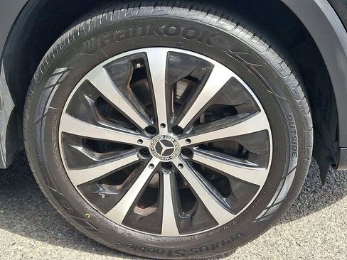 Used 2022 Mercedes-Benz GLB 250 4MATIC image 9