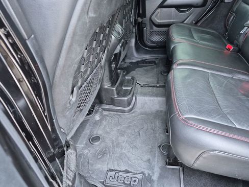 Used 2018 Jeep Wrangler Unlimited Rubicon AWD/4WD image 35