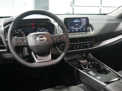 Used 2025 Nissan Rogue S image 13