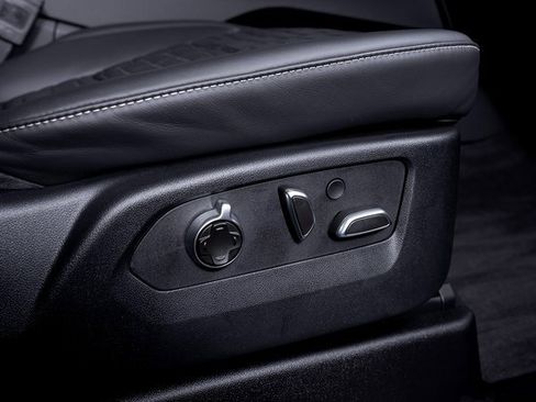 Used 2025 Cadillac Escalade V image 81