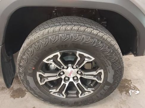 Used 2025 GMC Canyon AT4 w/ Technology Plus Package AWD/4WD image 45